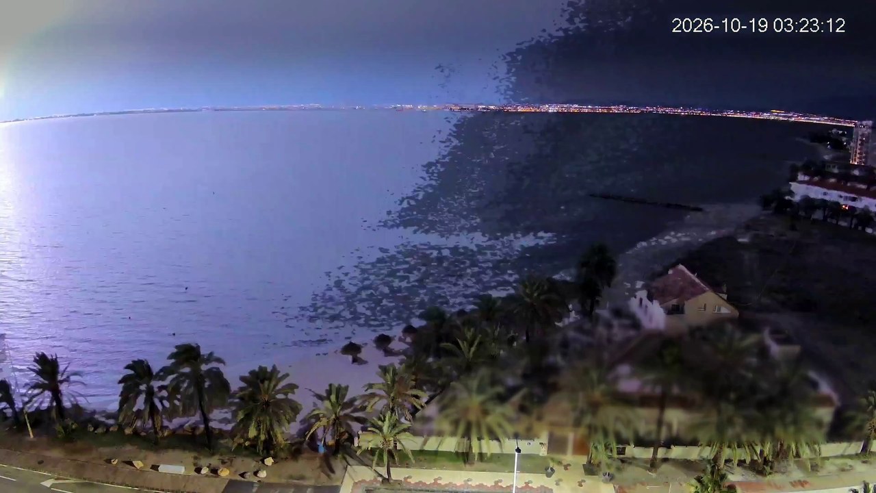 Destellos en la laguna · Mar Menor, La Manga del Mar Menor, noche del 18 al 19 de octubre de 2026
