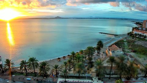 Atardecer dorado sobre la laguna del Mar Menor · Mar Menor, La Manga del Mar Menor, 18 de octubre de 2026 19:15